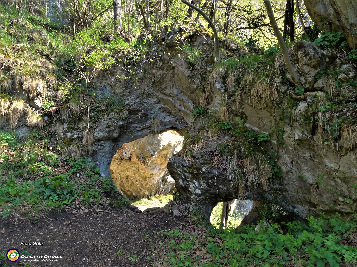 31 Finestre aperte nella roccia...sulla 'Grotta dei ladri'.JPG